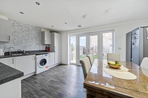 3 bedroom terraced house for sale, Annas Meadow, Shefford, SG17