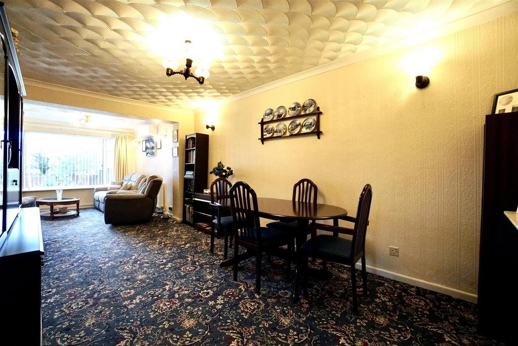 Lounge/dining room