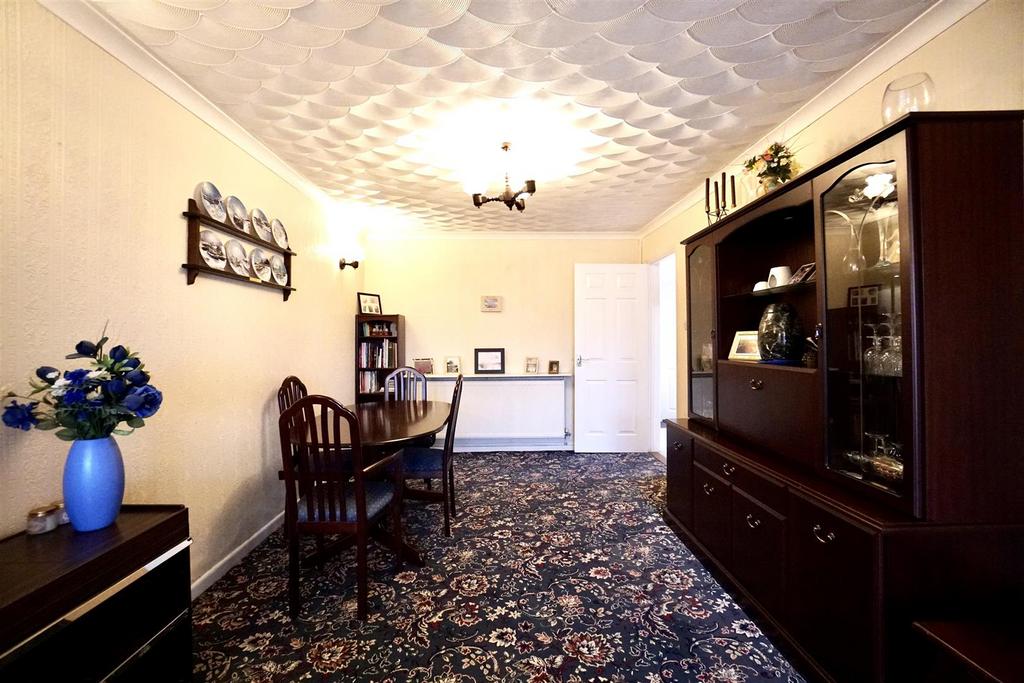 Lounge/dining room