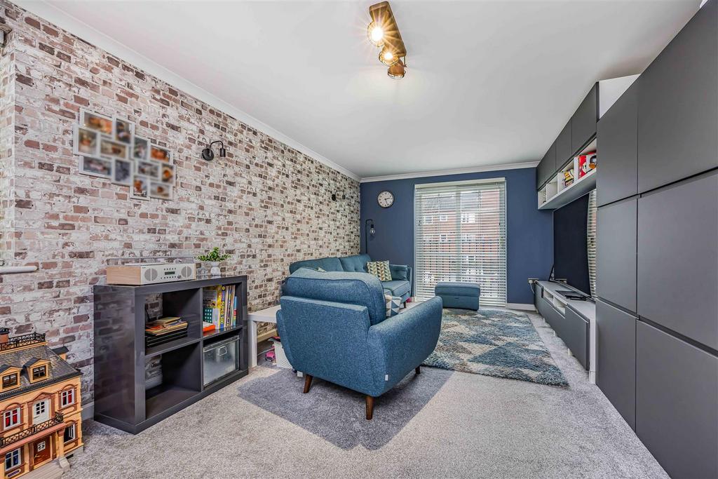 Flat 5, Elizabeth House, Besconsfield Road, Waterl