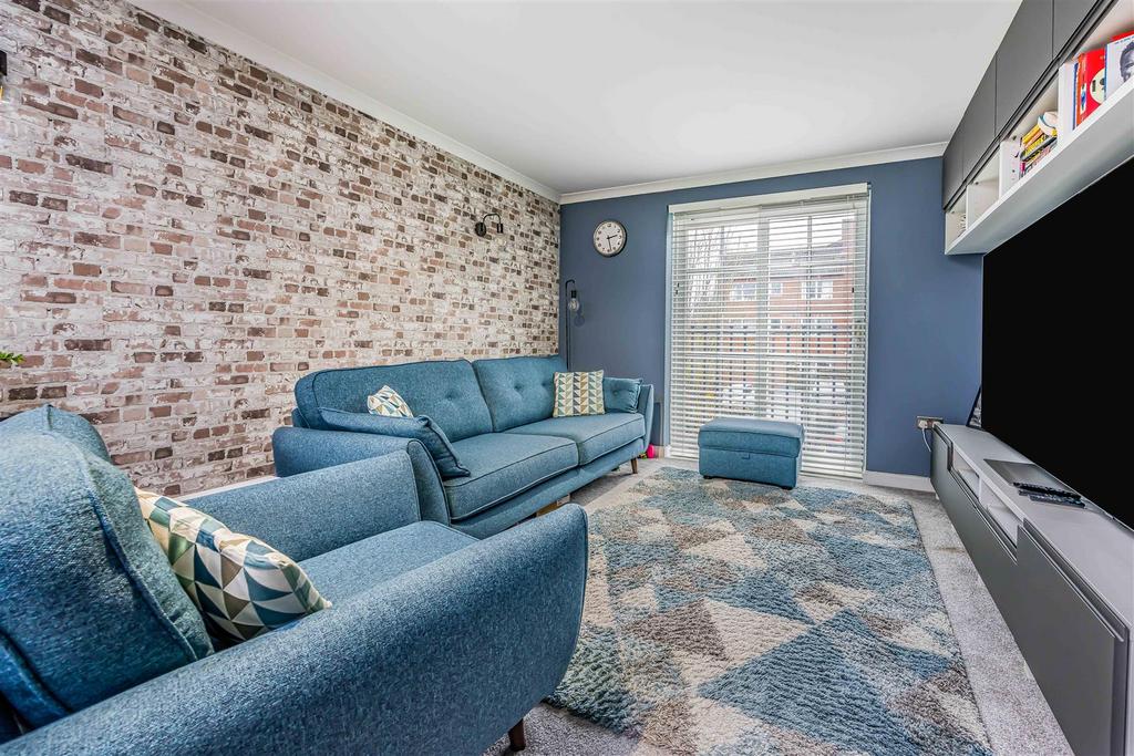 Flat 5, Elizabeth House, Besconsfield Road, Waterl