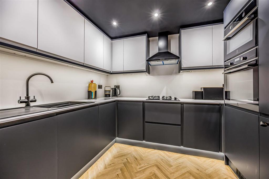 Flat 5, Elizabeth House, Besconsfield Road, Waterl