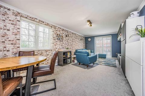 2 bedroom flat for sale, Beaconsfield Road, Waterlooville PO7