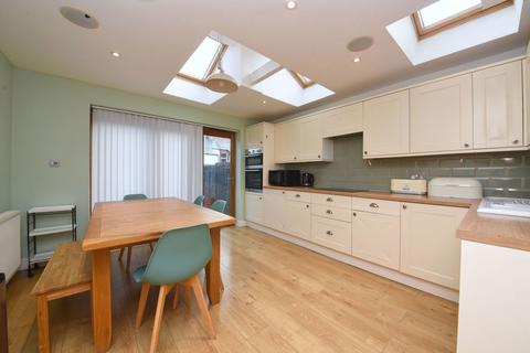 3 bedroom end of terrace house for sale, Harwoods Road, Watford WD18