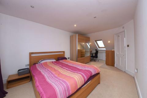 3 bedroom end of terrace house for sale, Harwoods Road, Watford WD18