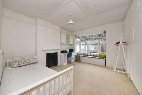3 bedroom end of terrace house for sale, Harwoods Road, Watford WD18