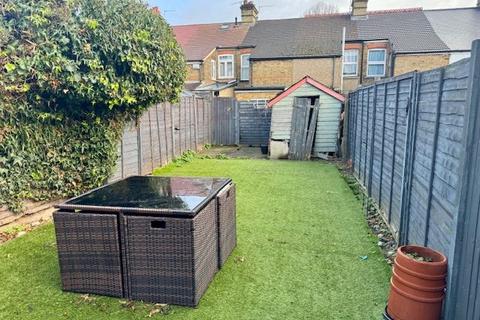 3 bedroom end of terrace house for sale, Harwoods Road, Watford WD18