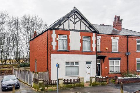 3 bedroom end of terrace house for sale, Railway Road, Chorley