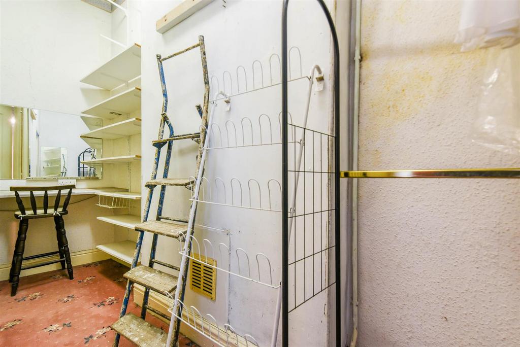 Walk-In Warddrobe