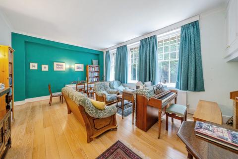 2 bedroom flat for sale, Harestone Valley Road, Caterham CR3
