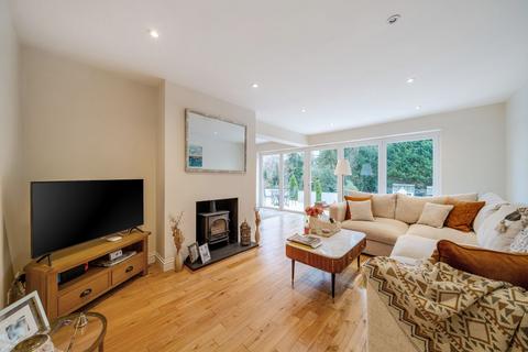 4 bedroom detached bungalow for sale, Tupwood Lane, Caterham CR3