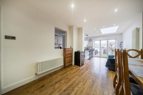 4 bedroom semi-detached house for sale, Oak Tree Gardens, Bromley