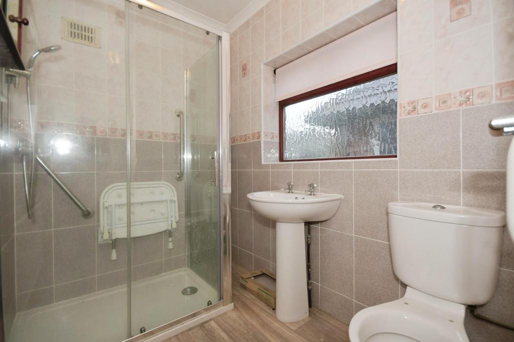 SHOWER ROOM.jpg