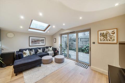 2 bedroom apartment for sale, Davisville Road, London