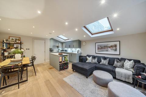 2 bedroom apartment for sale, Davisville Road, London