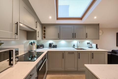 2 bedroom apartment for sale, Davisville Road, London
