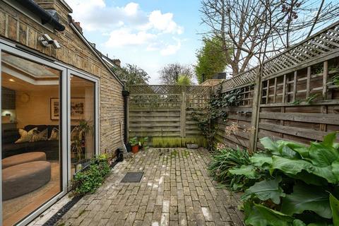 2 bedroom apartment for sale, Davisville Road, London