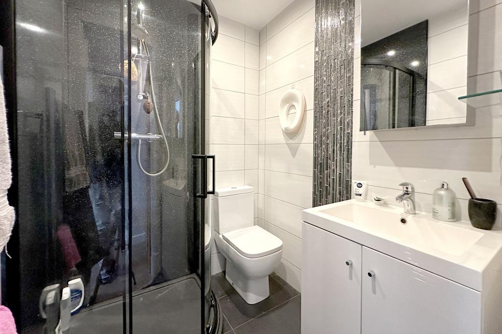 Main bedroom / annexe / shower room / Lounge
