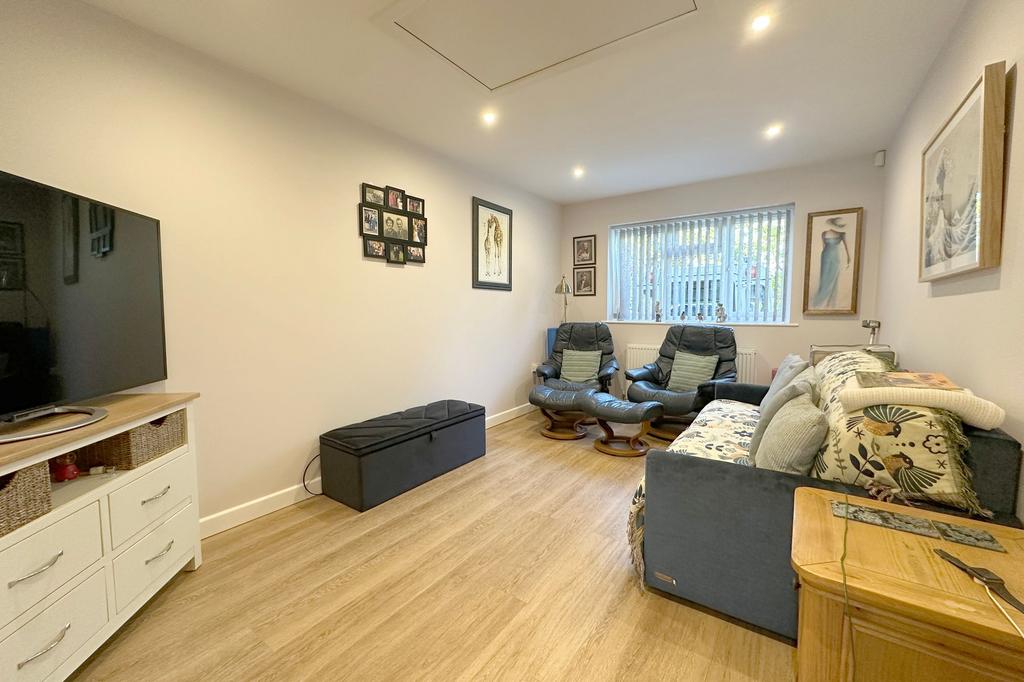 Main bedroom / annexe / shower room / Lounge