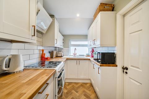2 bedroom maisonette for sale, Banstead Road, Caterham CR3