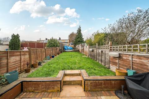 2 bedroom maisonette for sale, Banstead Road, Caterham CR3