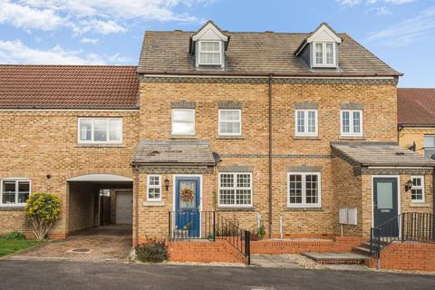 3 bedroom terraced house for sale, Kingfisher Road, Shefford, SG17