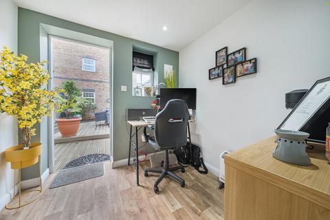 3 bedroom terraced house for sale, Kingfisher Road, Shefford, SG17