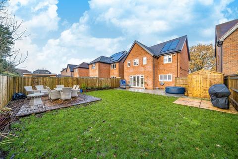 4 bedroom detached house for sale, Porkele Place, Caterham CR3