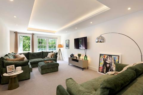 3 bedroom apartment for sale, Bulstrode Court, Gerrards Cross, Buckinghamshire, SL9