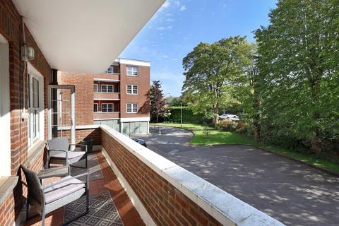 3 bedroom apartment for sale, Bulstrode Court, Gerrards Cross, Buckinghamshire, SL9