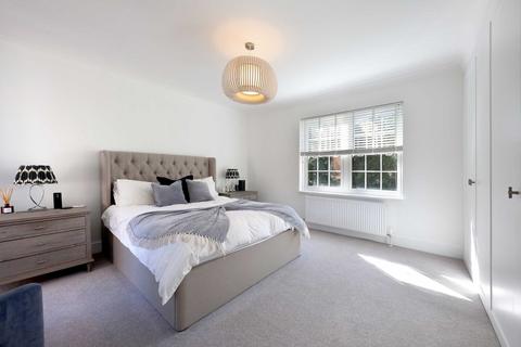 3 bedroom apartment for sale, Bulstrode Court, Gerrards Cross, Buckinghamshire, SL9