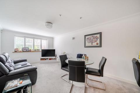 2 bedroom flat for sale, Chaldon Road, Caterham CR3