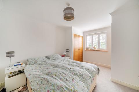 2 bedroom flat for sale, Chaldon Road, Caterham CR3