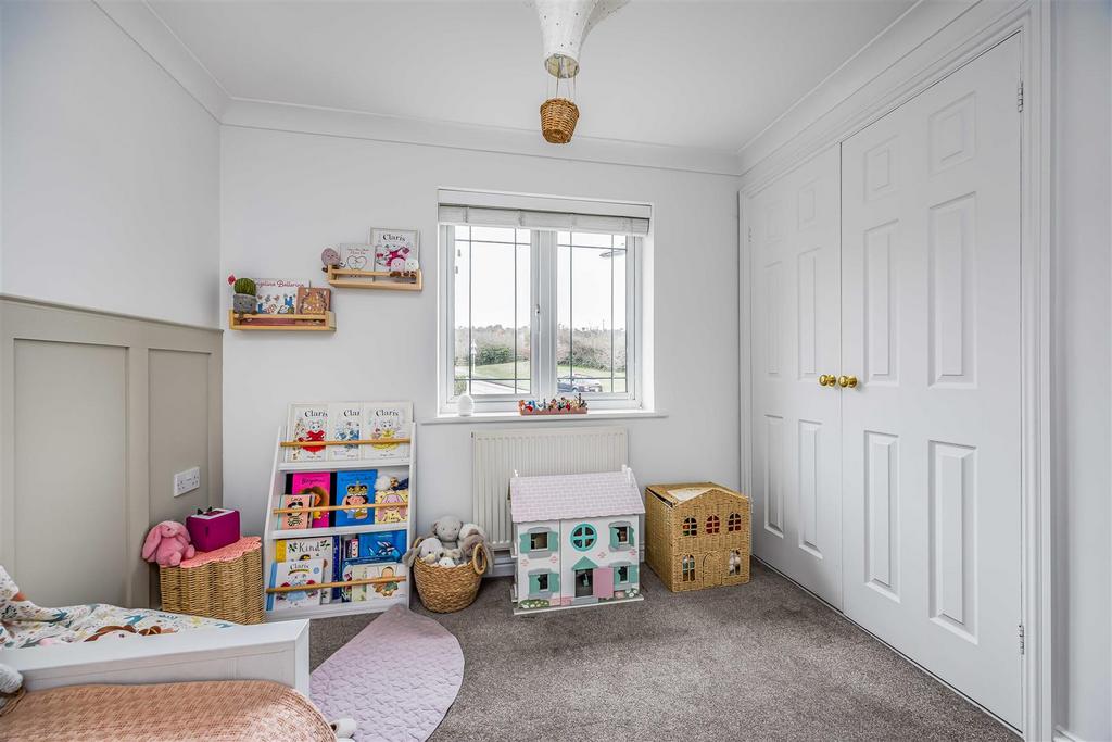 1 Caer Peris View, Portchester-Small-Portico Market