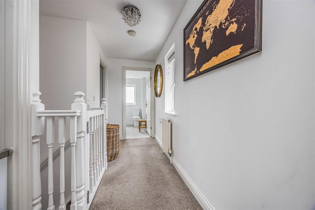 1 Caer Peris View, Portchester-Small-Portico Market
