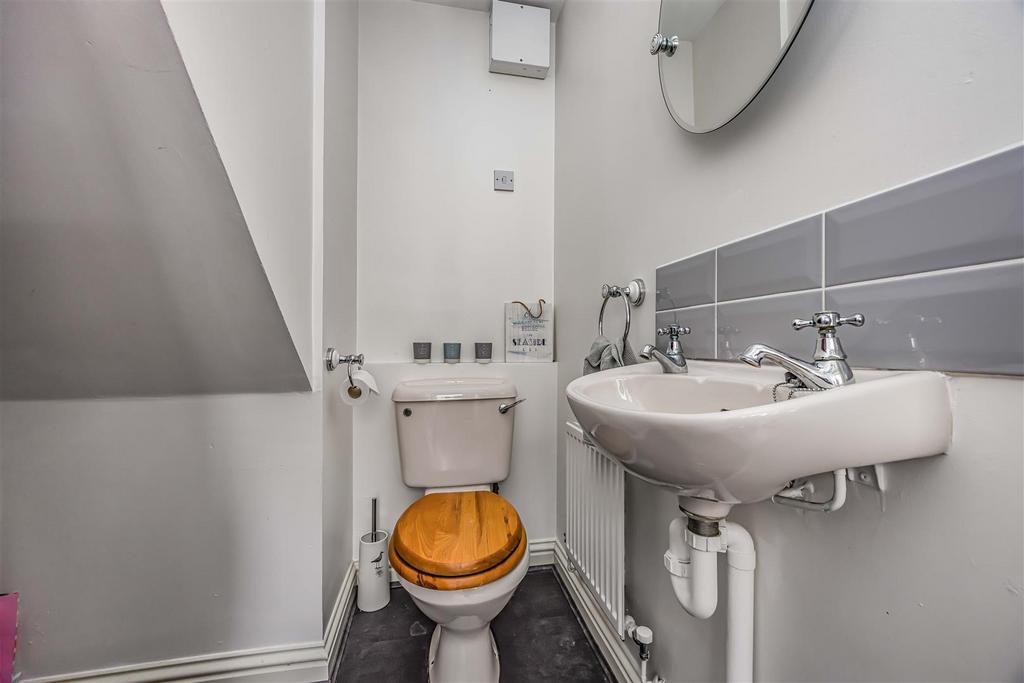 1 Caer Peris View, Portchester-Small-Portico Market