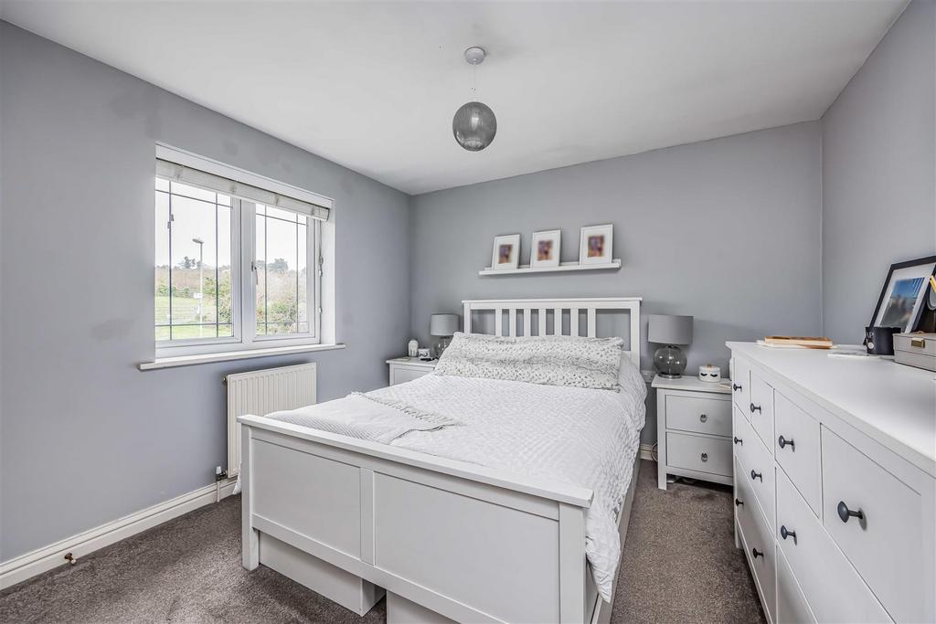 1 Caer Peris View, Portchester-Small-Portico Market