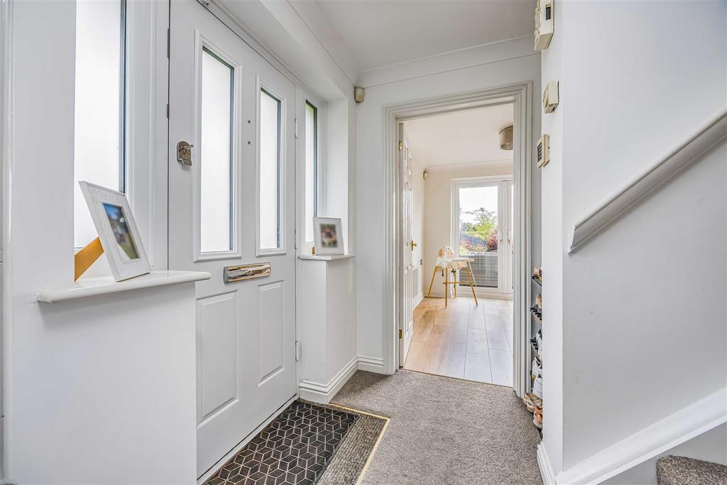1 Caer Peris View, Portchester-Small-Portico Market