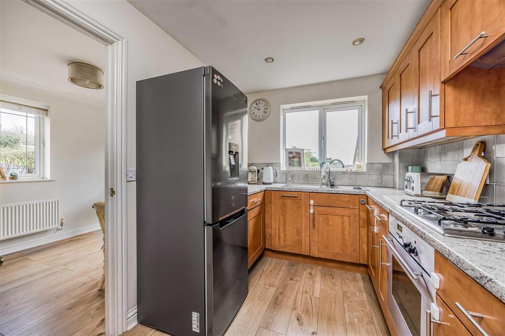 1 Caer Peris View, Portchester-Small-Portico Market