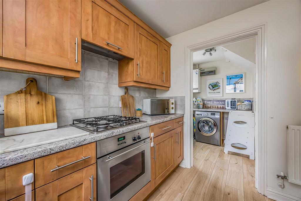 1 Caer Peris View, Portchester-Small-Portico Market
