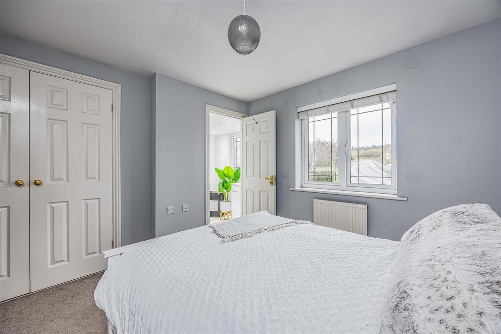 1 Caer Peris View, Portchester-Small-Portico Market