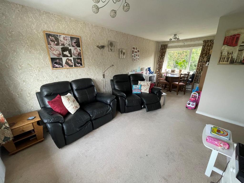 Living Room1.jpg