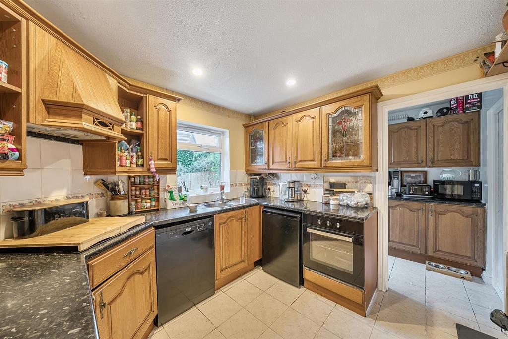 Kitchen: