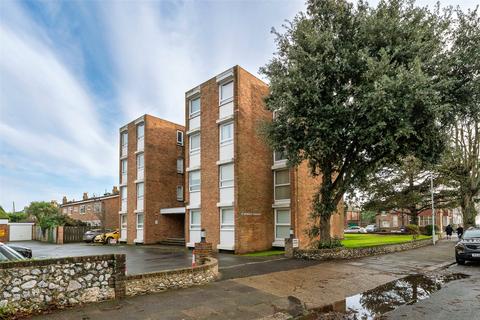 1 bedroom flat for sale, St Georges Gardens, Church Walk, Worthing, West Sussex, BN11