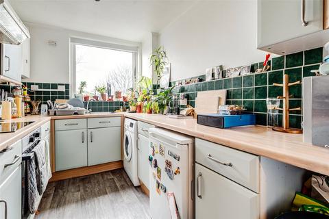 1 bedroom flat for sale, St Georges Gardens, Church Walk, Worthing, West Sussex, BN11