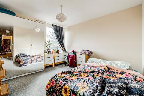 1 bedroom flat for sale, St Georges Gardens, Church Walk, Worthing, West Sussex, BN11
