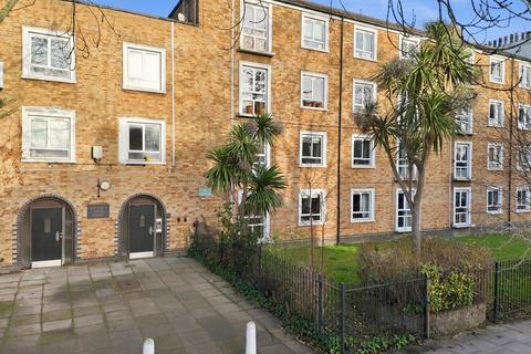 3 bedroom flat for sale, Fellows Road, London, NW3