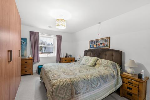 2 bedroom flat for sale, Peel Court, Welwyn Garden City, AL8
