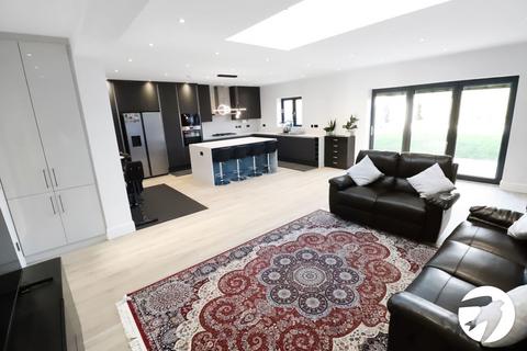 3 bedroom bungalow for sale, Heath Avenue, Bexleyheath, DA7
