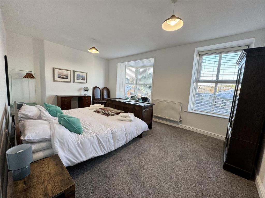 MASTER BEDROOM 2 (or secondary lounge)